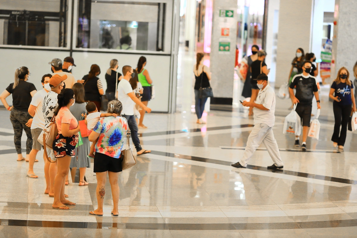 Movimento no Shoppings 