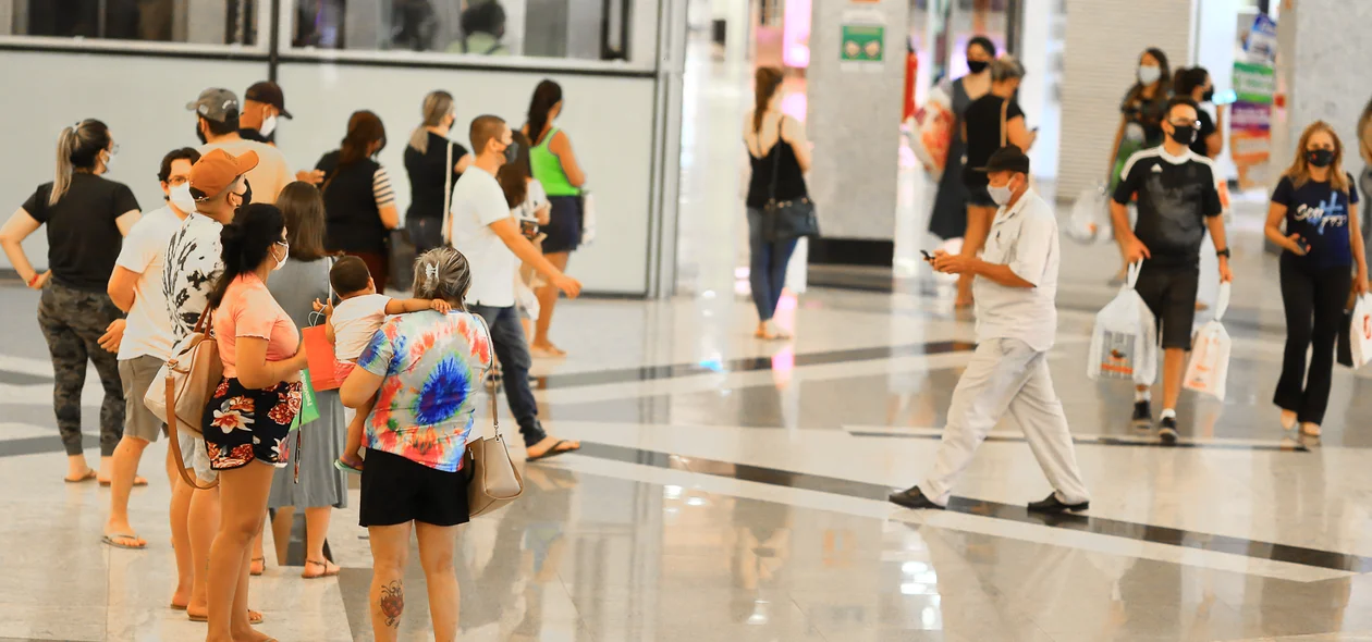 Movimento no Shoppings 