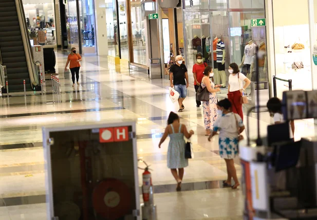 Shoppings reabrem em Teresina e registram grande movimentação