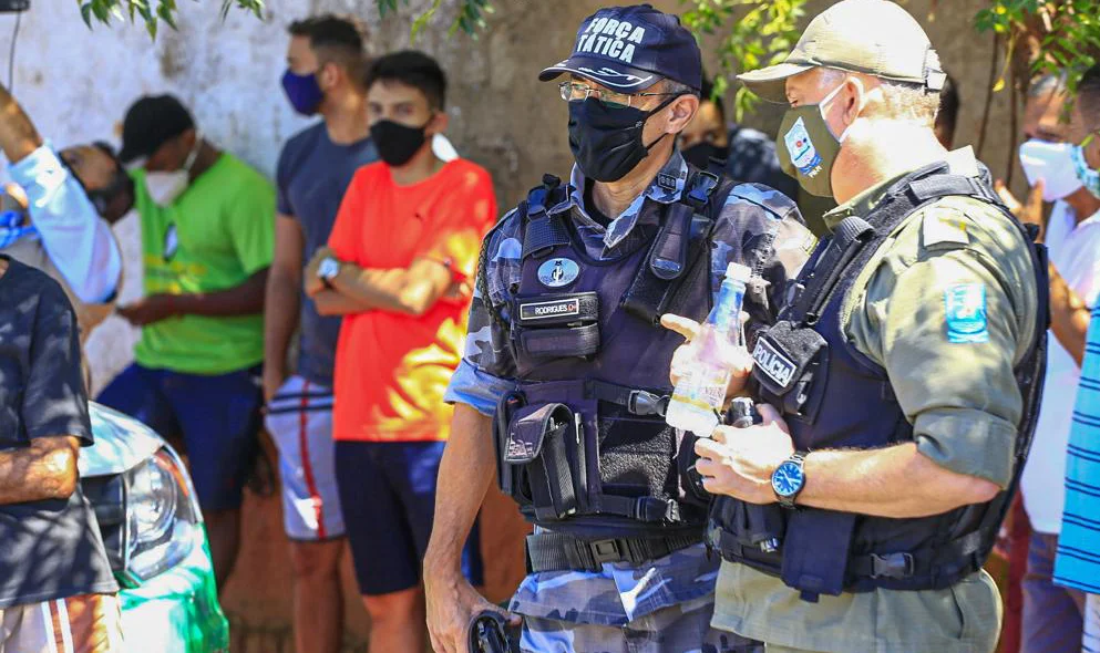 Policiais durante o velório do Capitão Adonias