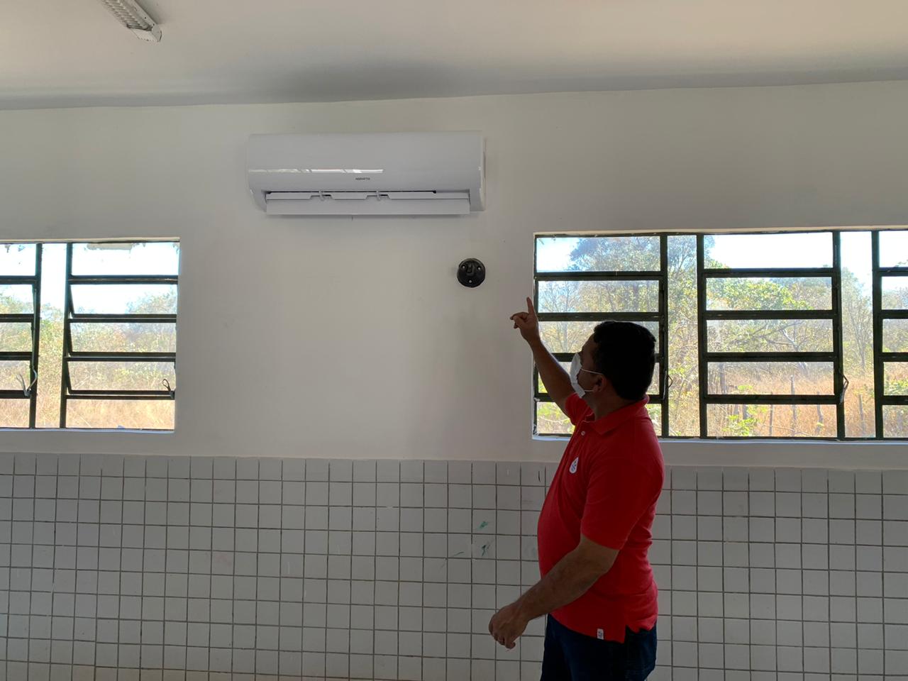 Professor Ribinha acompanha climatização da escola em Campo Maior