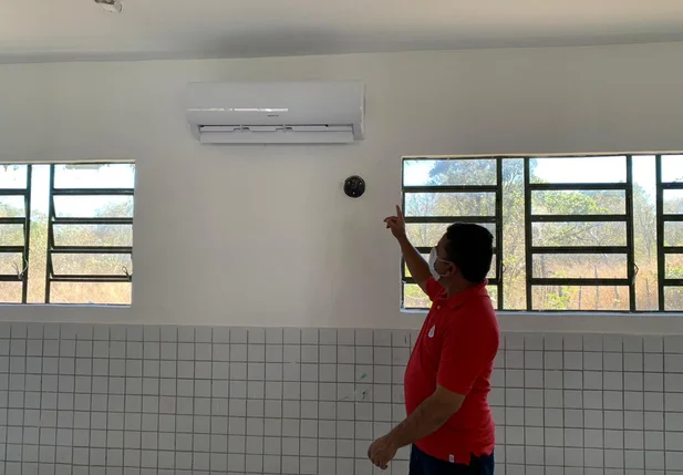 Professor Ribinha acompanha climatização da escola em Campo Maior