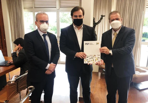 Firmino se reuniu com Rodrigo Maia