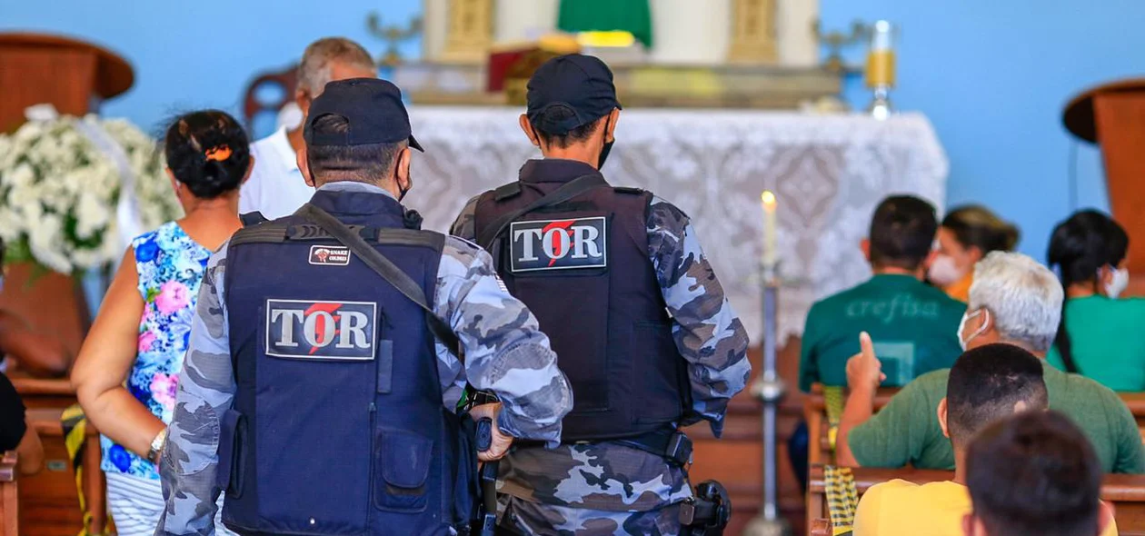 Policiais participam do velório do sargento