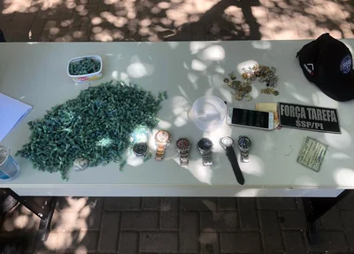 Aproximadamente 1 mil invólucros de cocaína foram apreendidos
