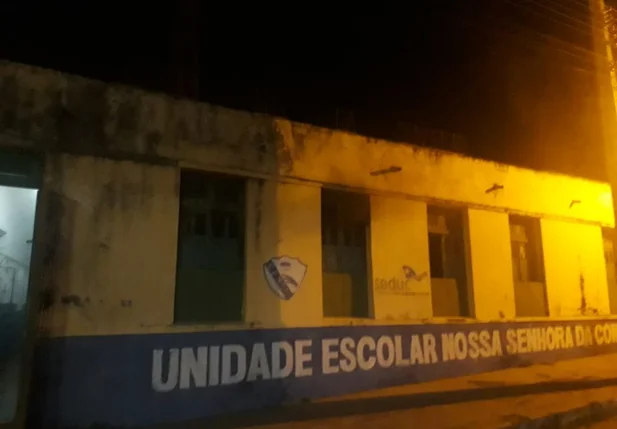 Incêndio em escola estadual de Barras