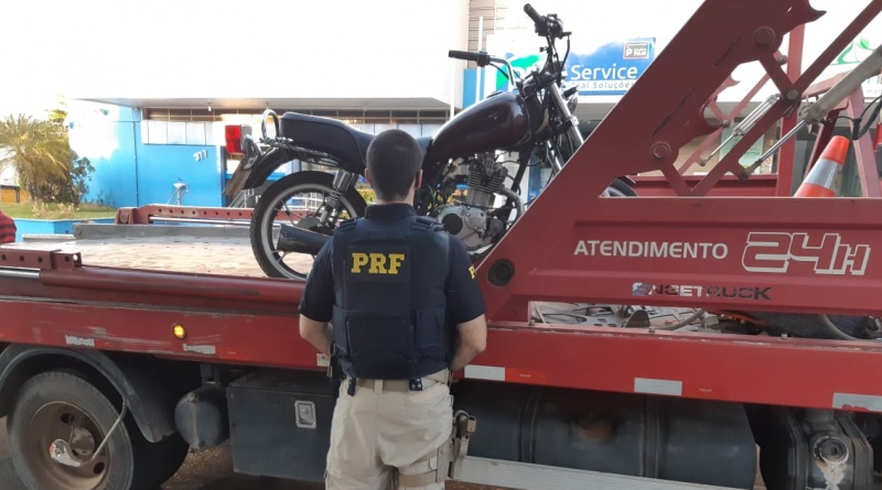 Motocicleta é apreendida com registro de roubo/furto em Floriano
