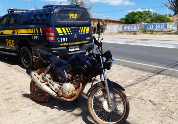 Motocicleta recuperada pela PRF