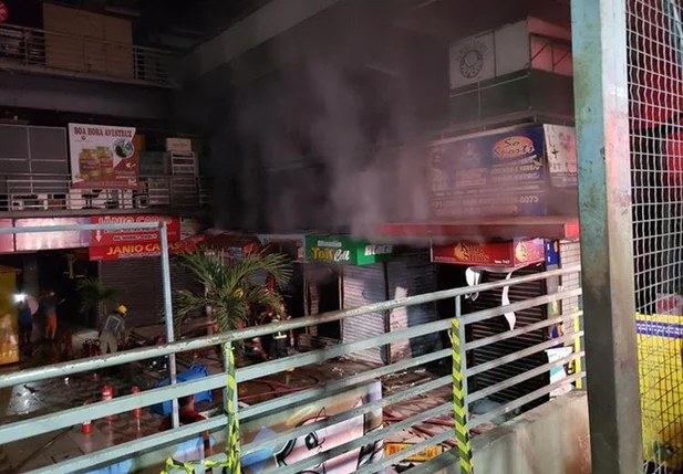 Incêndio destrói lojas do Shopping da Cidade em Teresina