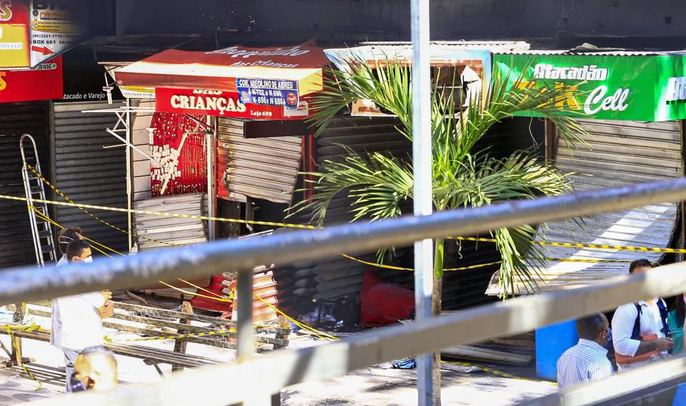 Lojas destruídas