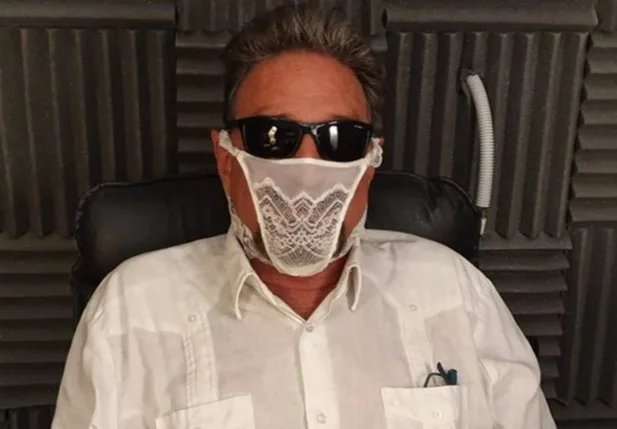 Milionário John McAfee