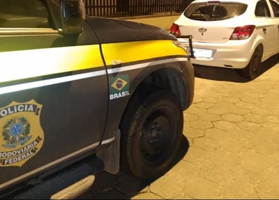 Veículo que foi apreendido com a dupla