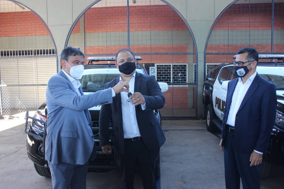 Governador Wellington Dias entrega novas viaturas as instituições de segurança