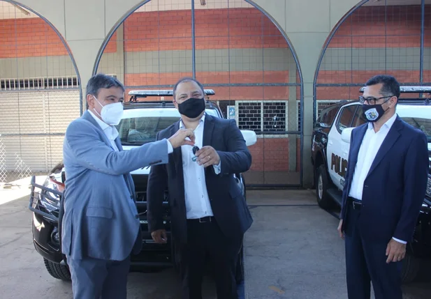 Governador Wellington Dias entrega novas viaturas as instituições de segurança
