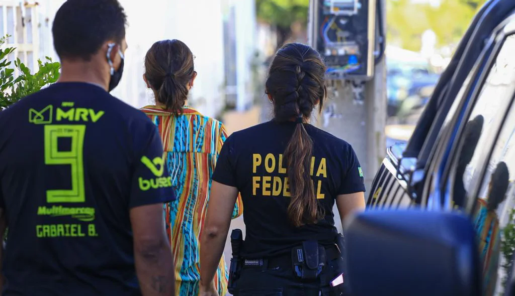 PF cumprindo mandado de busca  apreensão