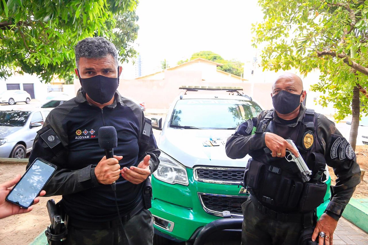 Audivam Nunes e cabo Mota