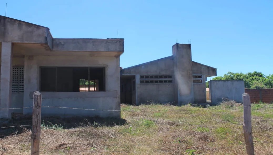 Obas da creche estão paradas