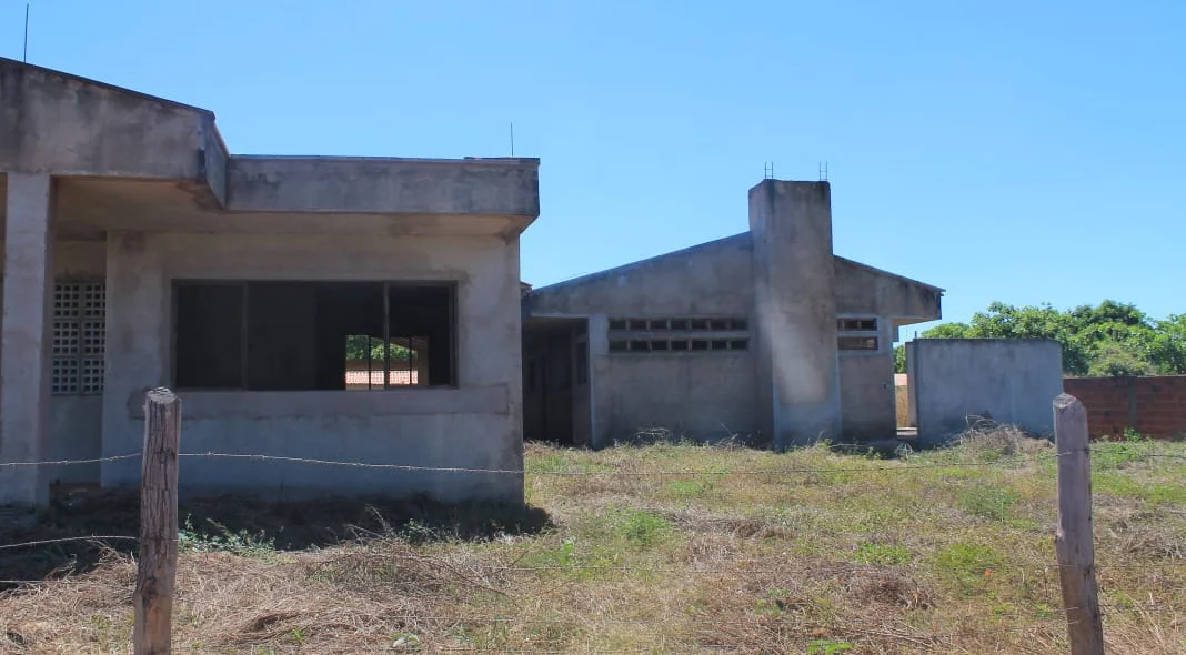 Obas da creche estão paradas