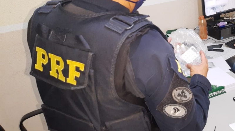 PRF flagra duas pessoas em posse de rebite e cocaína na BR 316