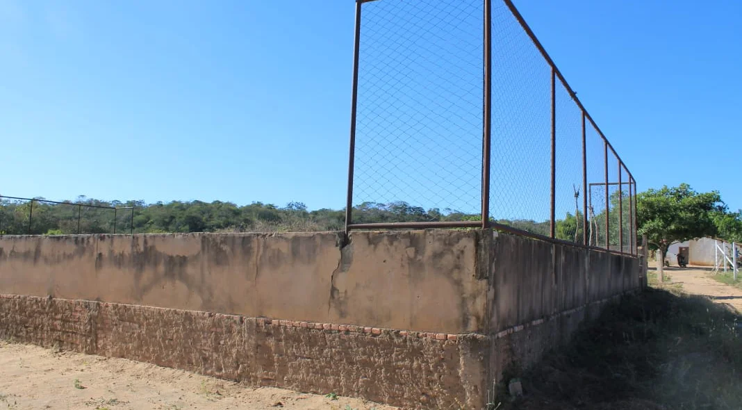 Quadra com a estrutura comprometida