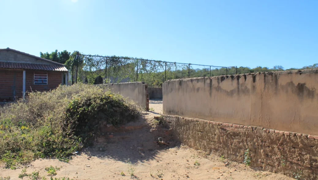 Quadras de esportes estão abandonadas