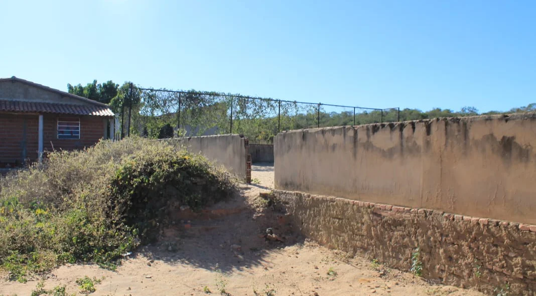 Quadras de esportes estão abandonadas