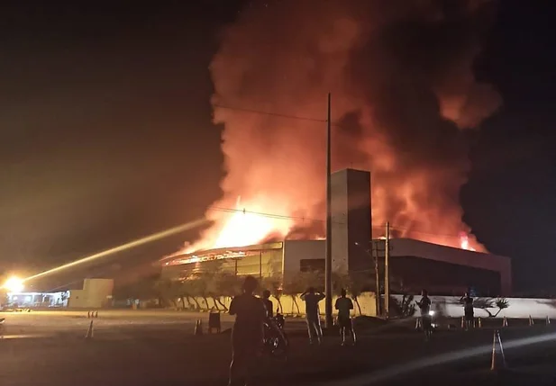 Incêndio na sede da JSB Distribuidora