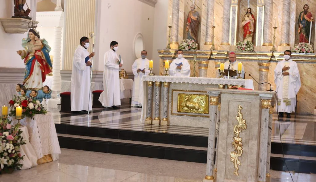 Dom Jacinto celebra missa na Igreja Nossa Senhora do Amparo