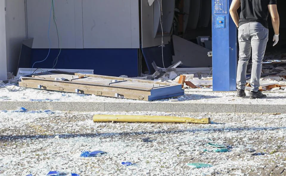 Agência da Caixa Econômica ficou totalmente destruída na Av. Dom Severino