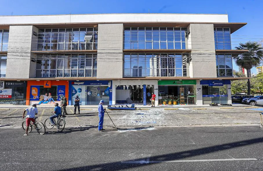 Bando explode caixa eletrônico da Caixa Econômica Federal