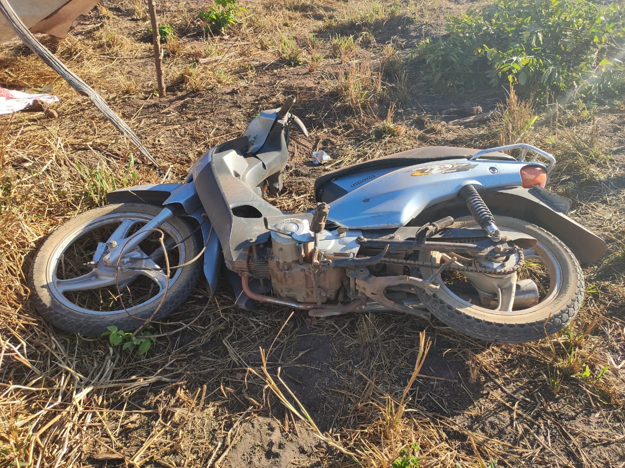 Corpo da vítima ficou ao lado da motocicleta