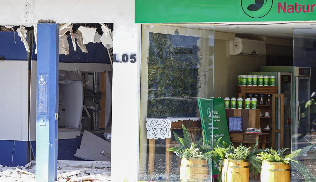 Explosão danificou lojas vizinhas