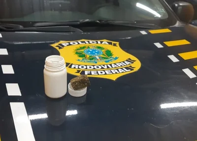 PRF apreende droga na BR 230 em Floriano