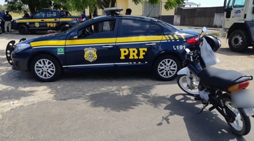 PRF apreende motocicleta roubada em Teresina