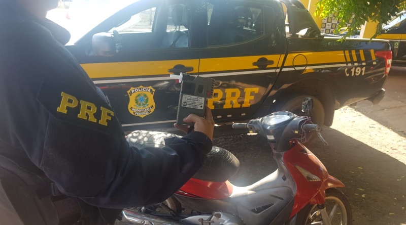Motocicleta estava sendo conduzida por garoto de 14 anos