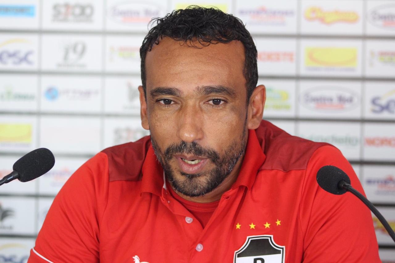 Atacante Eduardo