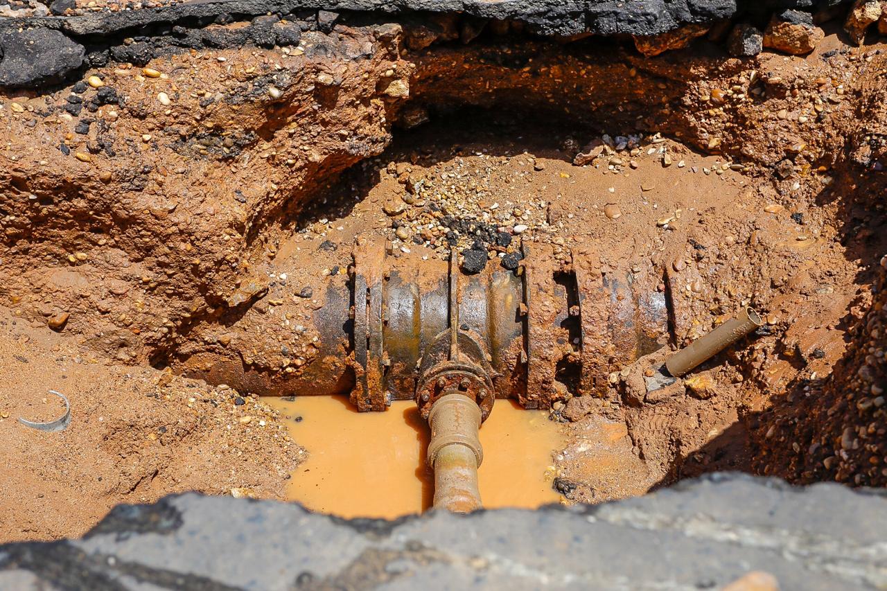 Cano onde houve o vazamento