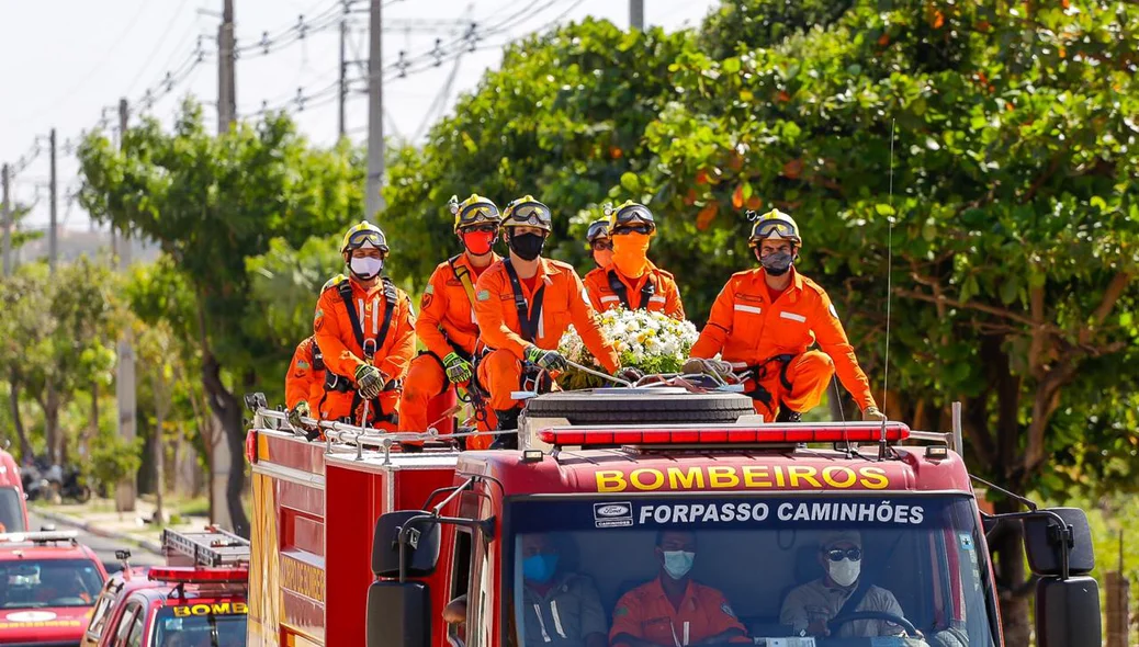 Corpos do casal durante percurso 