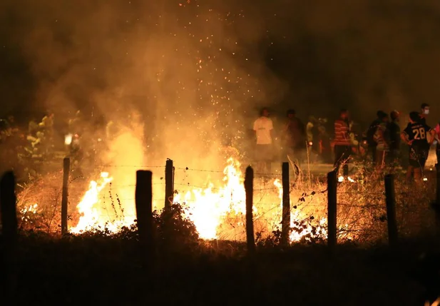 Moradores de ocupação protestam contra Equatorial Piauí