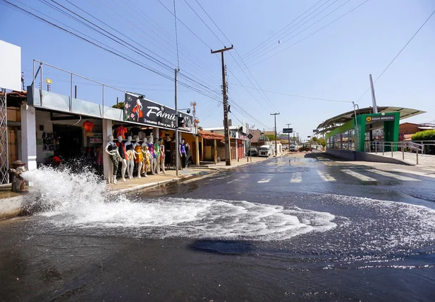 Vazamento de água causa transtornos a moradores no Real Copagre