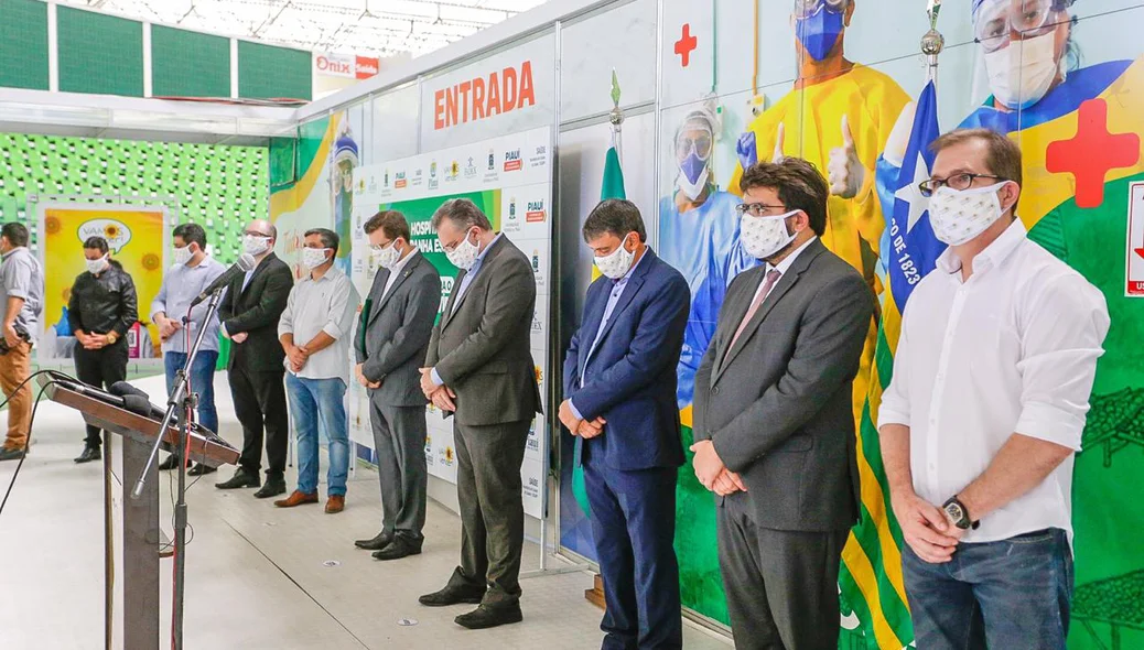 Autoridades fizeram 1 minuto de silêncio para as mortes de Covid-19