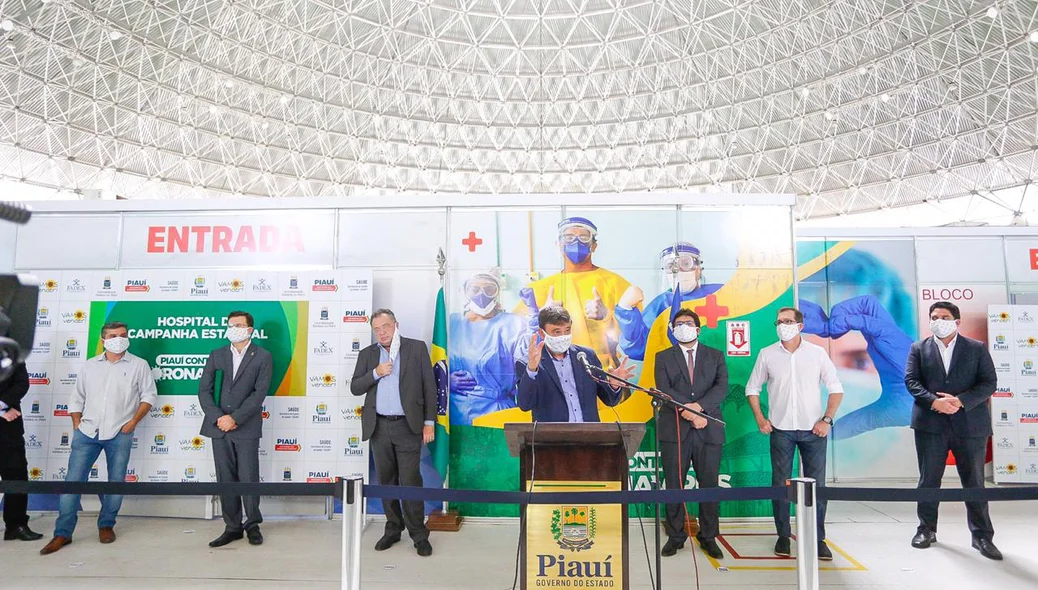 Autoridades presentes na solenidade