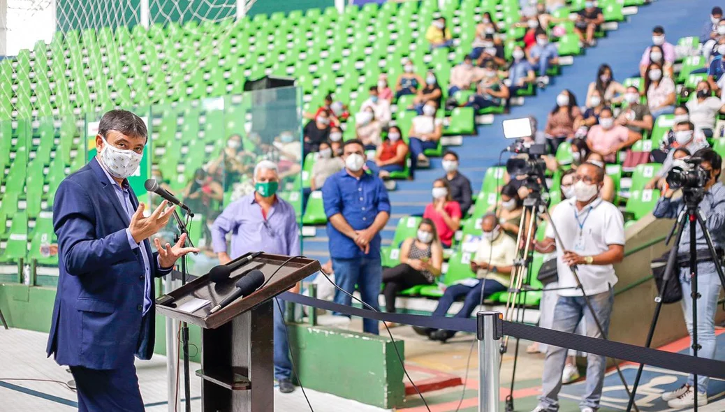 Governador Wellington Dias durante seu pronunciamento 