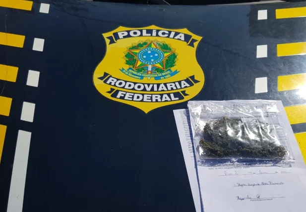 PRF apreende 20 gramas de substância análoga à maconha