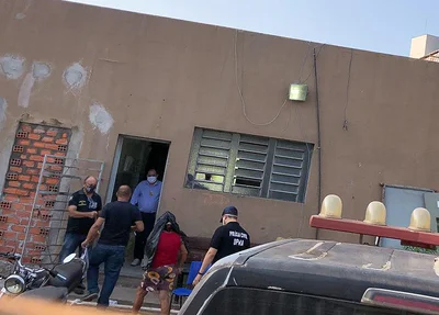 Acusada sendo presa