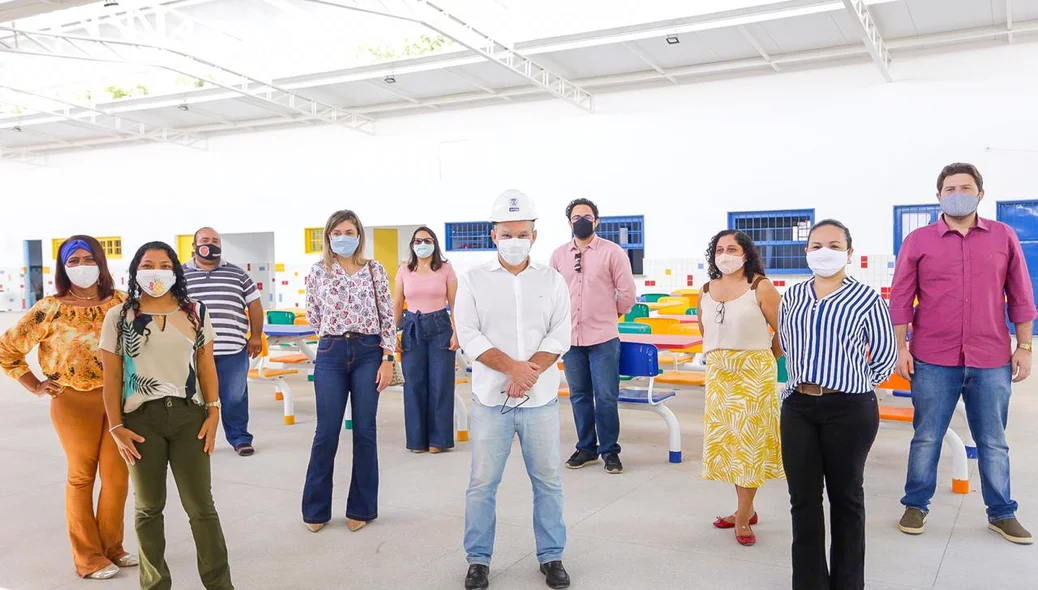 Prefeito Firmino Filho visita obra de escola municipal na zona Norte de Teresina