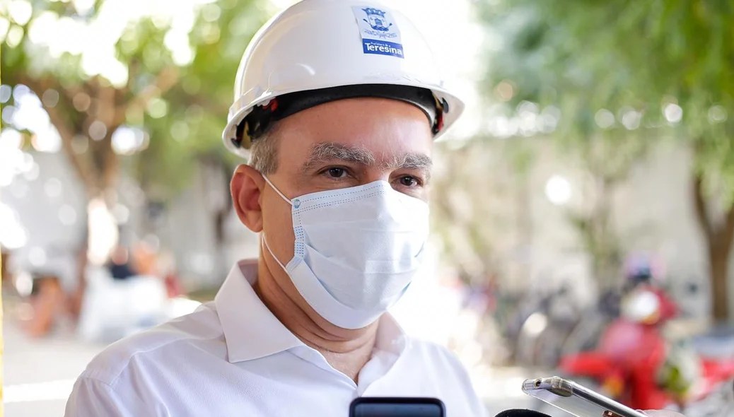 Prefeito Firmino Filho visita obra na zona Norte de Teresina
