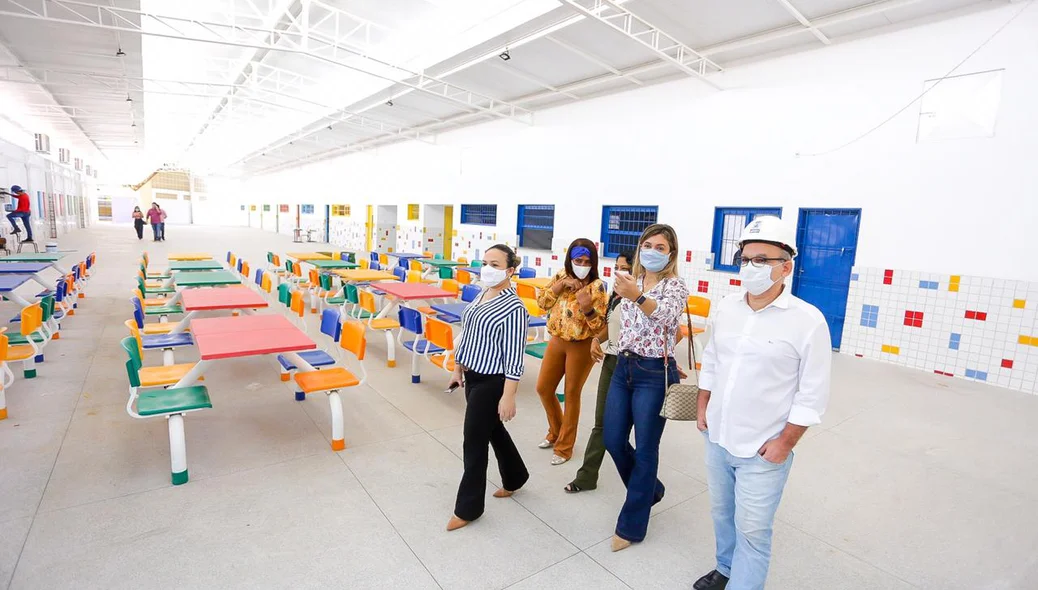 Prefeito visitou o colégio na manhã desta sexta-feira