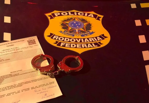 Mandado de prisão cumprido pela PRF