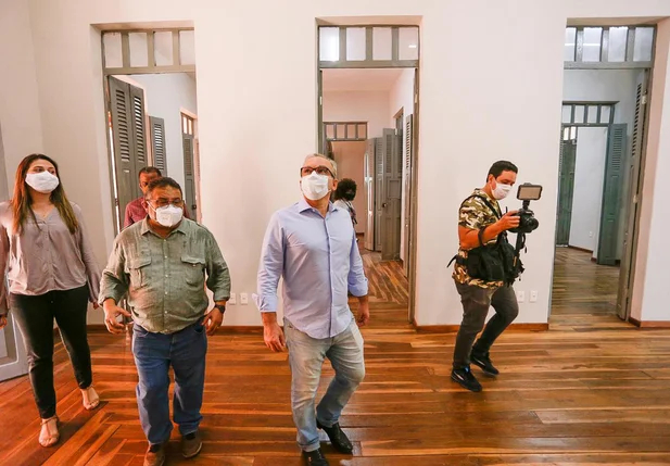 Firmino visita nova sede da Fundação Monsenhor Chaves